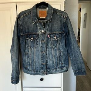 NWOT Levi’s denim jacket